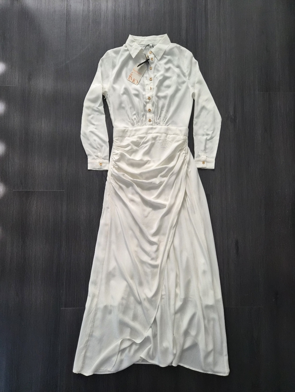 White Button-Up Top with Natural Buttons - Picture 3 of 9